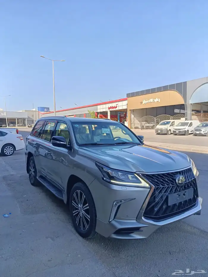 لكزس LX570 سبورت فل كامل سعودي موديل 2019 3