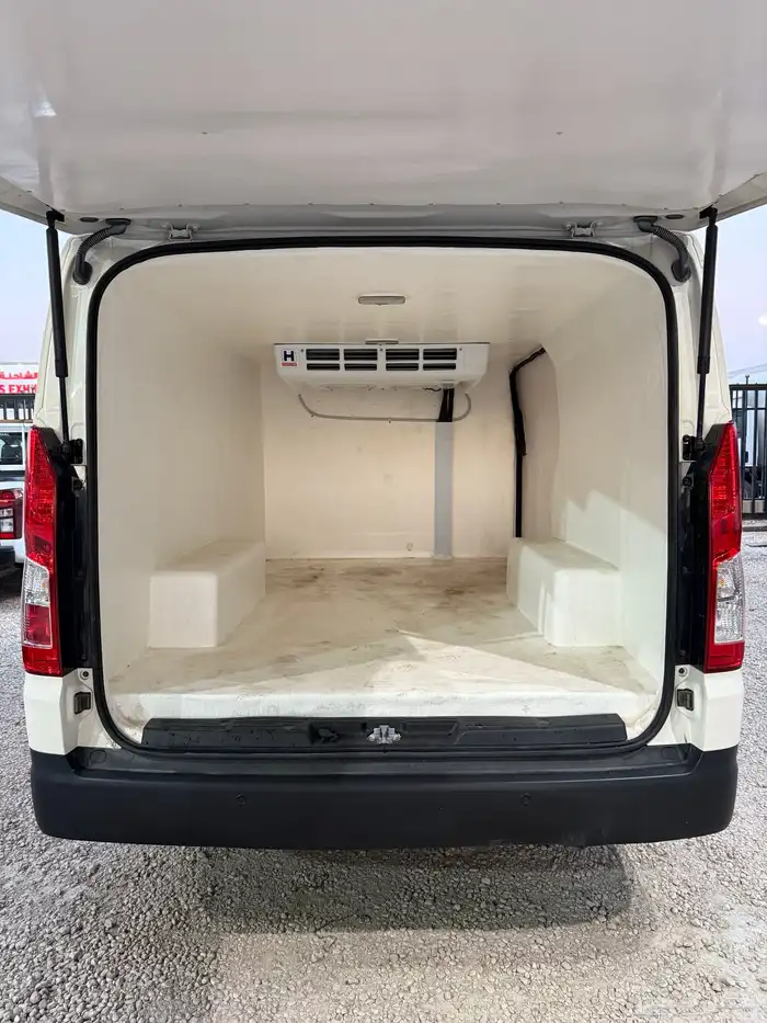 تويوتا باص 2023 ديزل ثلاجة جديد اصفار 5