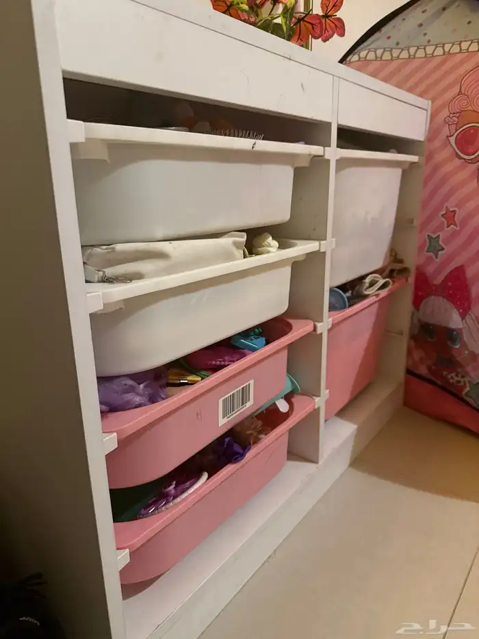 ثريا من هوم سنتر وجداريتين من ايكيا وخزانه باادراج متحركه 0