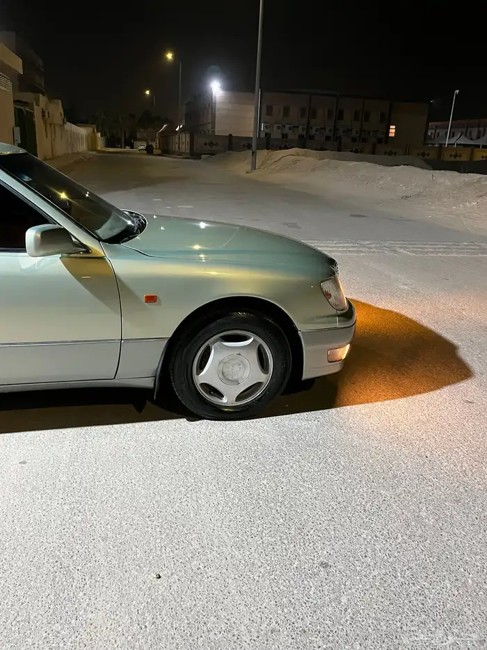 للبيع لكزس 400 LS 20