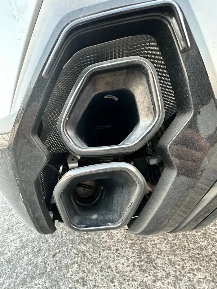 اكس ام بي ام دبليو XM 2024 BMW 16