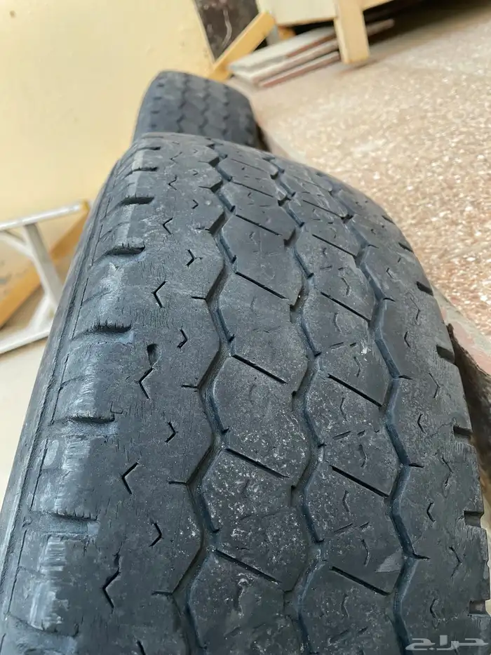 كفرات برجستون هايلكس فيها نص عمر نظيفه 4