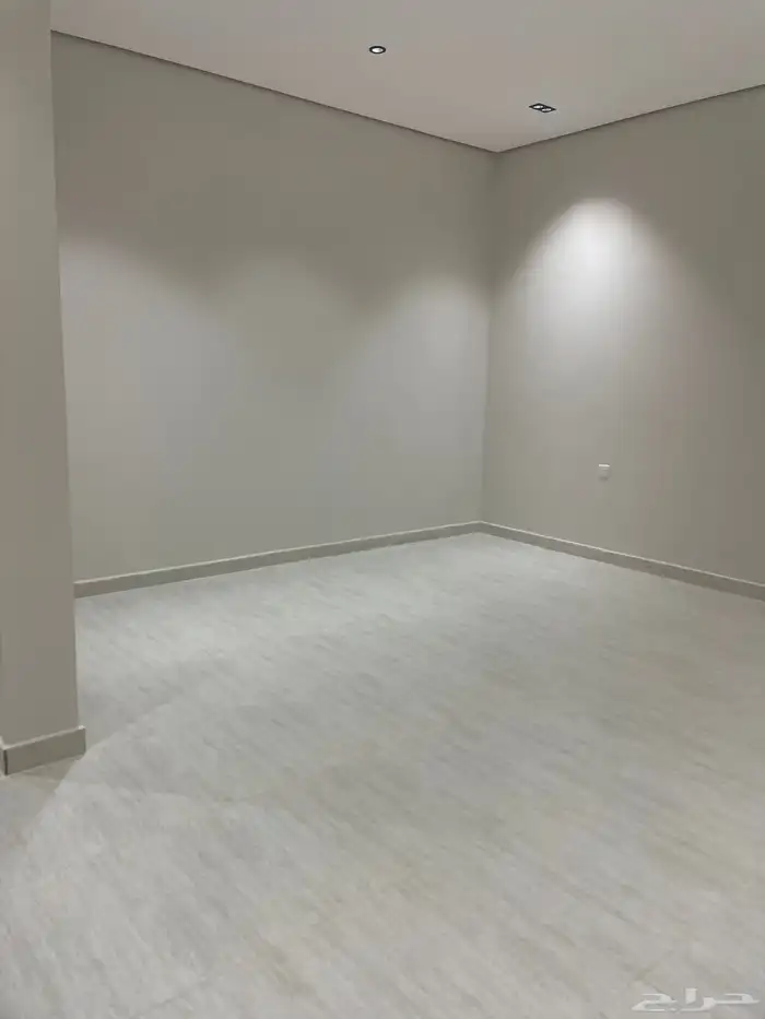 للبيع دور فاخر بمخطط شاطئ1 تشطيب راق جدا - تصميم حديث 8