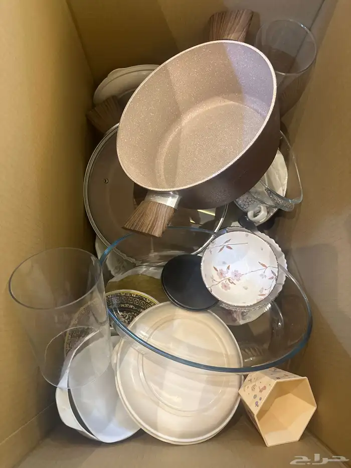صحون وملاعق شبه جديده وقدور نظيفه وعلى الشرط 3