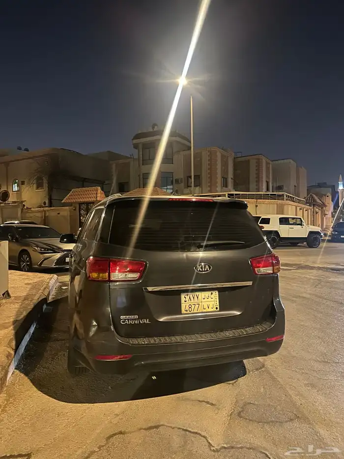 سيارة عائلية كرنفال كيا 3