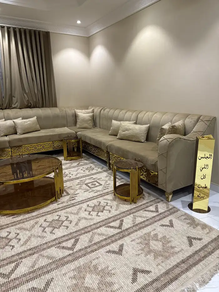 كنب نظيف للبيع بدون المكيف والسجادة 3