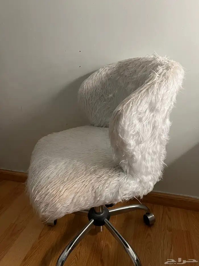 كرسي مكتب او تسريحه ابيض فروي منخفض بكفرات مع التحكم 2