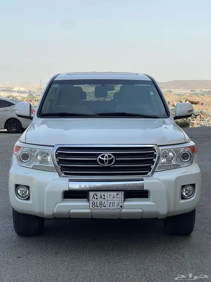 لاندكروزر GXR 2014 فل كامل 19