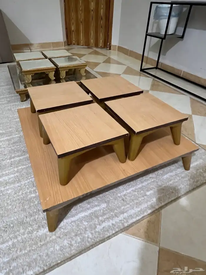 كنب و طاولة و مدخل و طاولة ارضية 0