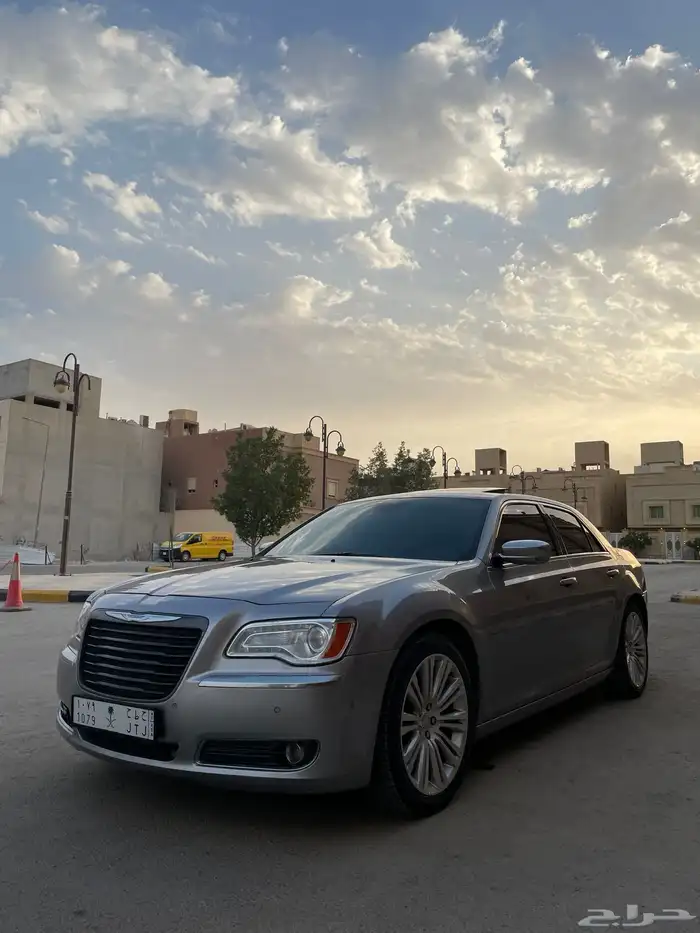 كرايزلر c300 اكزيكتيف 2014 6