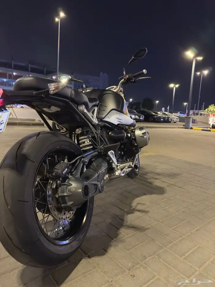 BMW R nine t 8