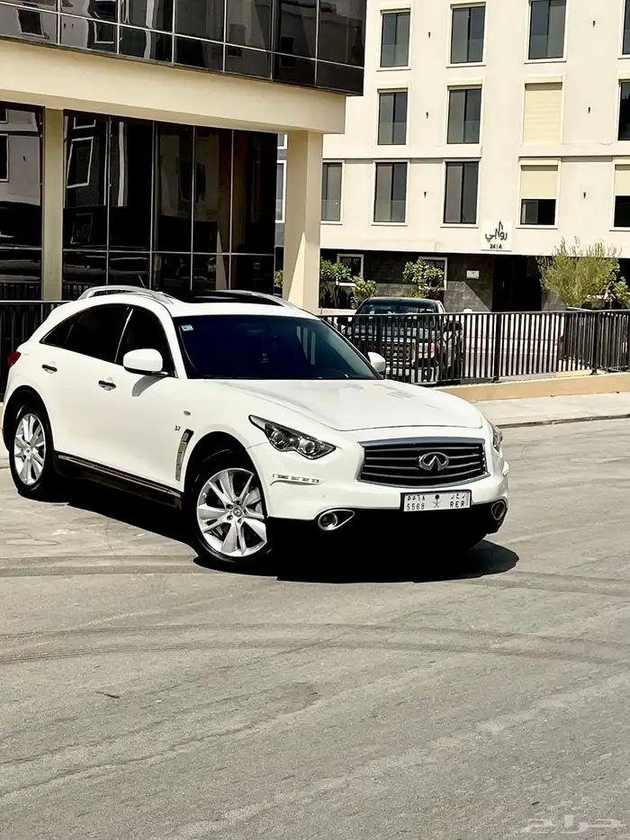 انفنتي QX70 فل كامل 2015 نظيف 1