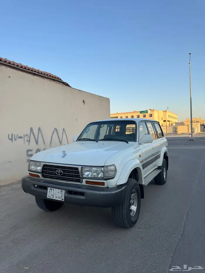 جيب لاند كروزر في اكس ار 0