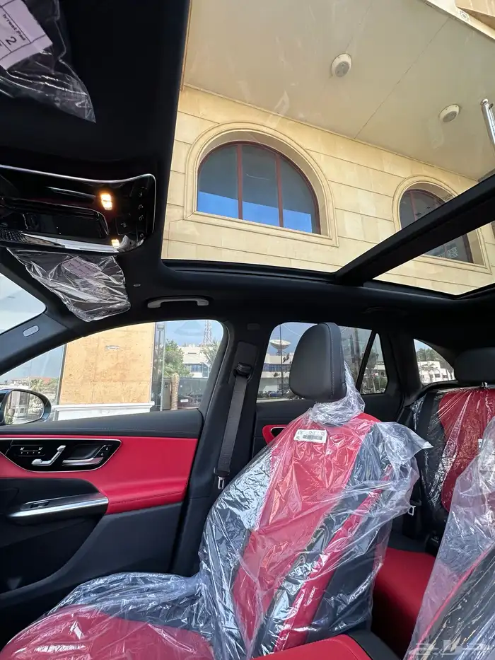 مرسيدس GLC300 AMG موديل 2025 شبه جديد 10