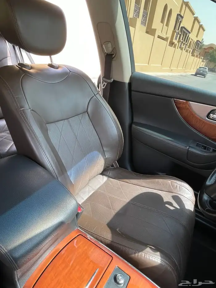 انفنتي QX70 فل كامل 2015 نظيف 32