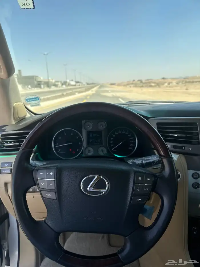 لكزس LX570 2011 9
