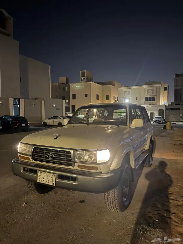 جيب لاند كروزر في اكس ار 10