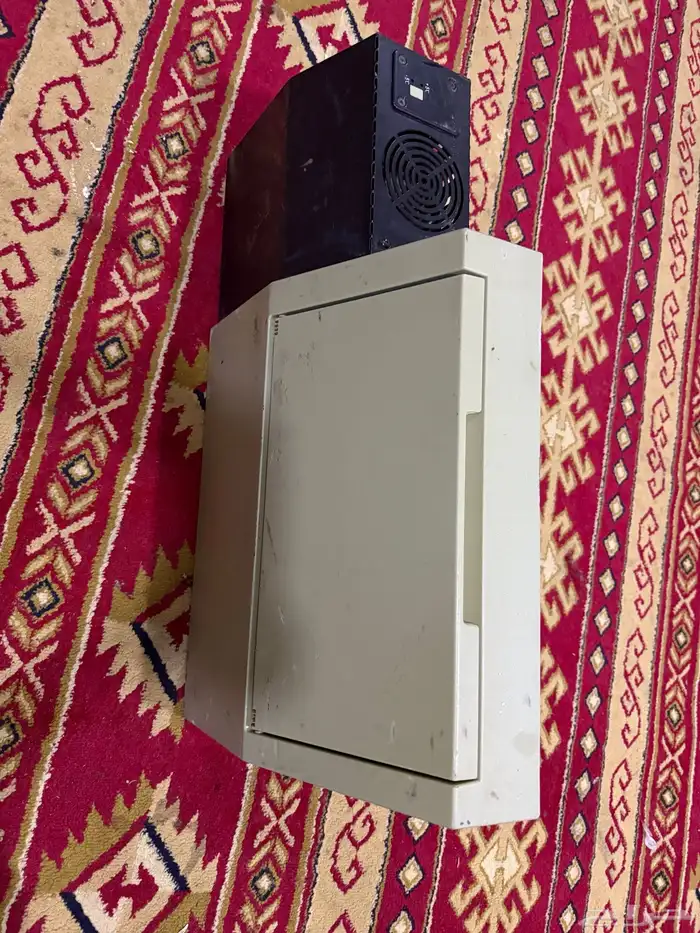 ثلاجه شاص واكاله جميع اغراضها معها مديل 17 0