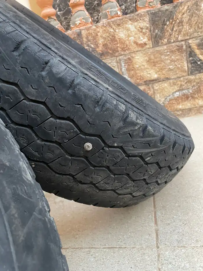 كفرات برجستون هايلكس فيها نص عمر نظيفه 9