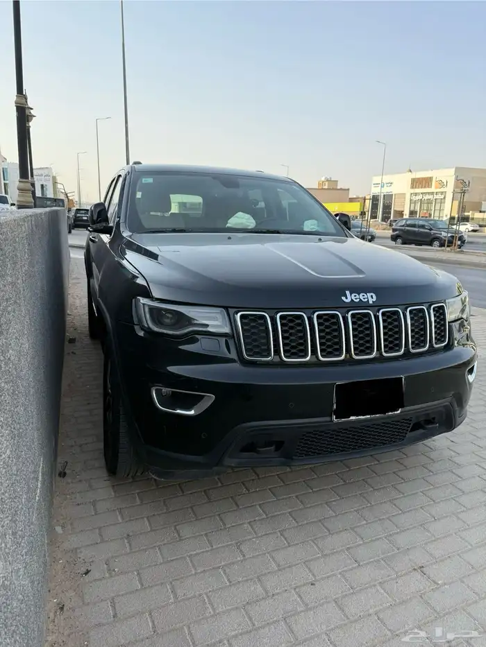 جيب جراند شروكي 2020 لون ملكي أسود لامع نظيف 7