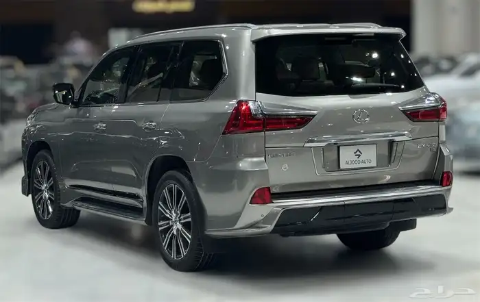 جيب لكزس LX570 موديل 2018 فل كامل مستعمل . 3