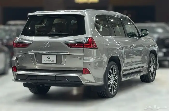 جيب لكزس LX570 موديل 2018 فل كامل مستعمل . 4