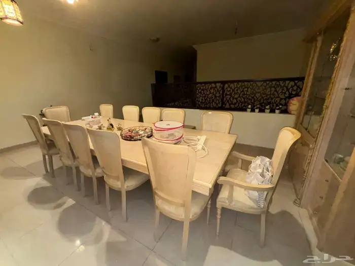 طاولة طعام 4