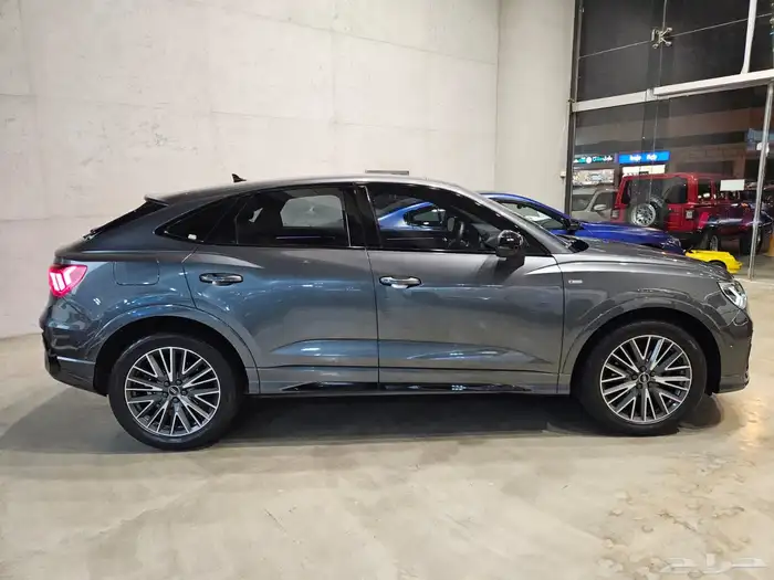 اودي Q3 Sport Pack موديل 2023م (وارد ساماكو) 2