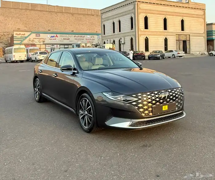 هونداي ازيرا 2023 ( بنزين ) فل كامل بدون بانوراما للبيع 2