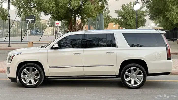 كاديلاك اسكاليد XL 2015 فل سعودي 4