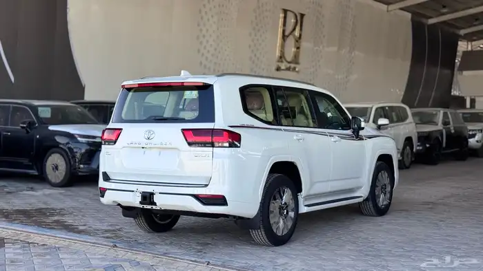 تويوتا لاندكروزر GXR فل كامل وارد البريمي موديل 25 3