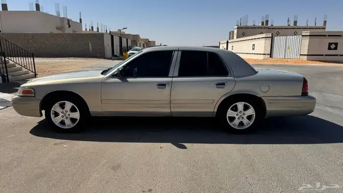 فورد فكتوريا سعودي موديل 2010 5