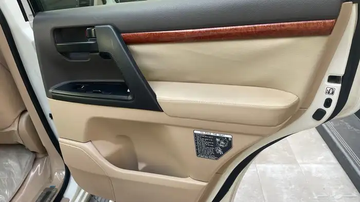 لاند كروزر GXR-3 2014 وارد عبداللطيف 15