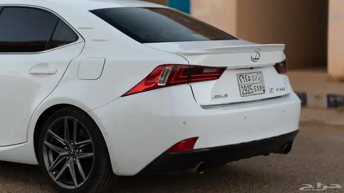 لكسز is2016 F sport 6