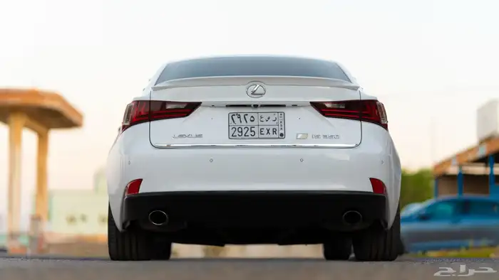 لكسز is2016 F sport 11