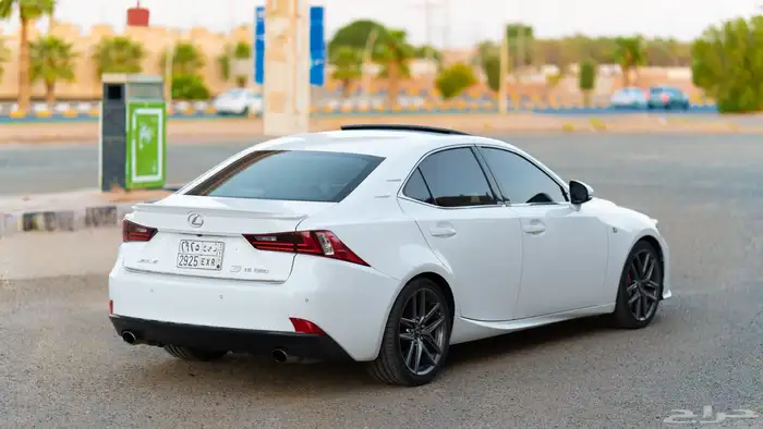 لكسز is2016 F sport 5