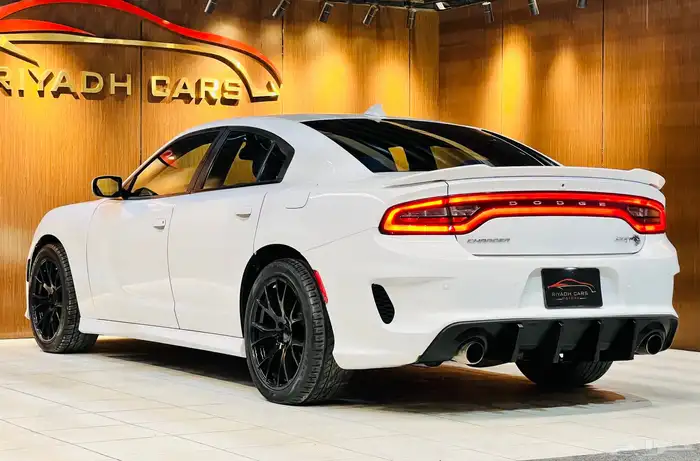 دودج تشارجر 2017 RT V8 ( بحاله ممتازه) 3