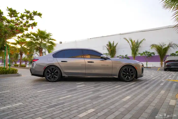 BMW 740i 2023 M Sport 10