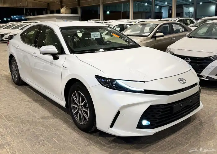 تويوتا كامري 2025 E هايبرد جديد بأقل سعر 3