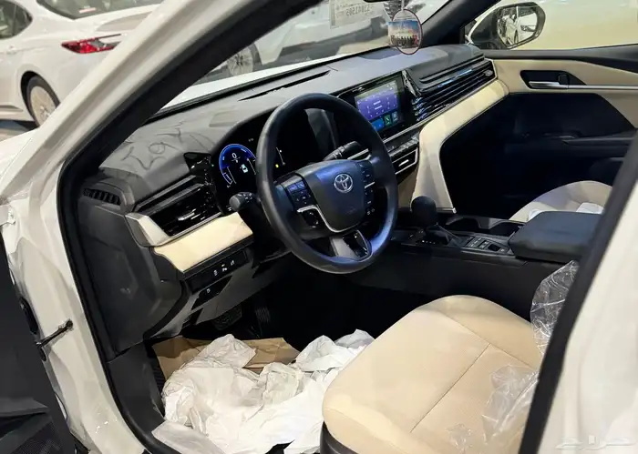 تويوتا كامري 2025 E هايبرد جديد بأقل سعر 9