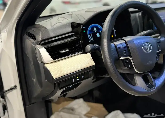 تويوتا كامري 2025 E هايبرد جديد بأقل سعر 10