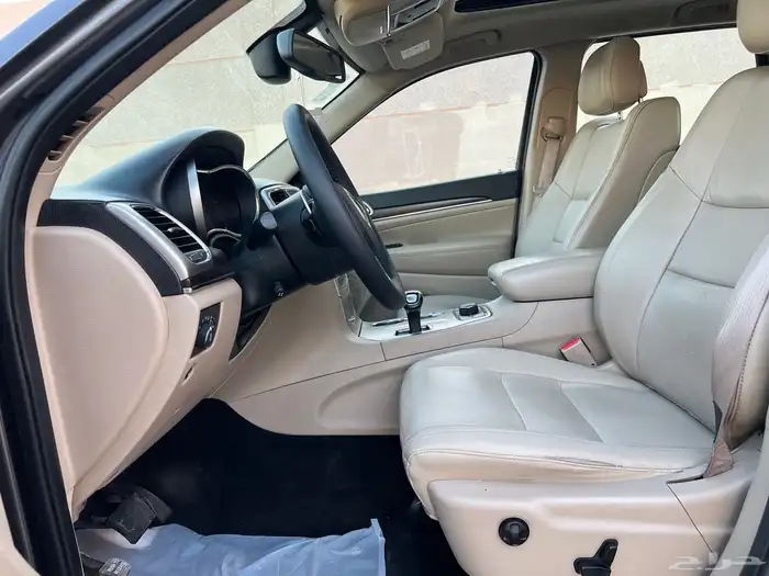 جيب شيروكي 2014 فل V6 17