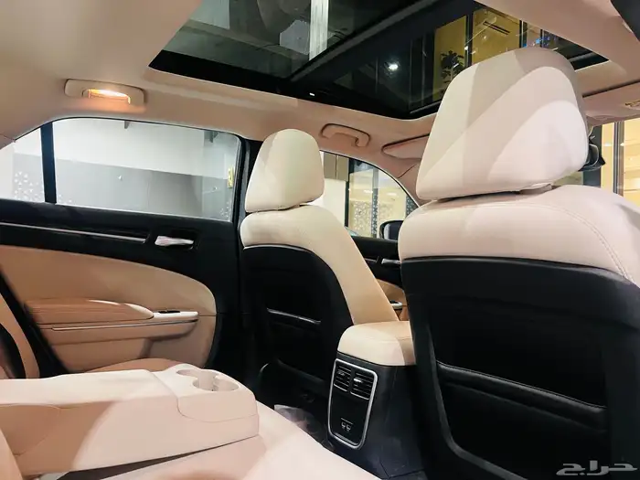 كرايزلر 2015 C300 بانوراما (بحاله ممتازه) 7