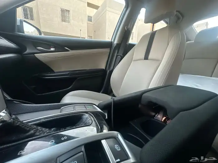 هوندا سيفك 2020 وكاله بالكامل فتحه سقف 1600Ccممشي 55 الف فقط 8
