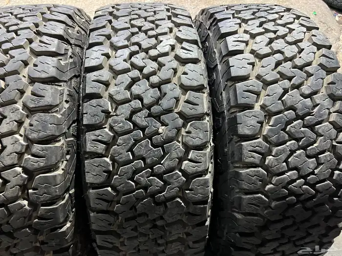 كفرات بلاك بير حجري مقاس 17 نضيفه بالمره تاريخ 23 7