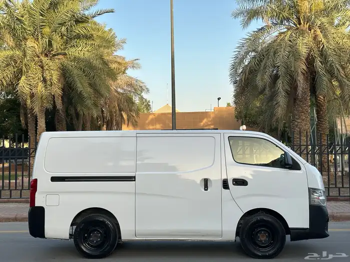 نيسان باص بضاعه موديل 2020 سعودي قير عادي بنزين 3