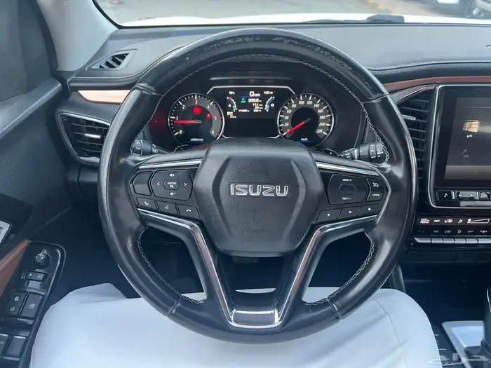 ايسوزو 2022 MUX فل كامل دبل دفلك لدى قمة الاطلال 52