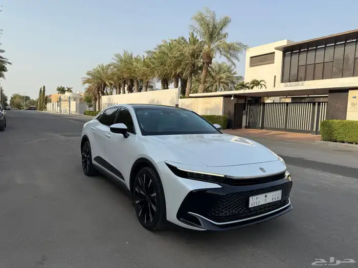 تويوتا كراون ماجستنا 2023 شبه جديد 3
