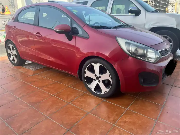 للبيع KIA ريو هاتش باك موديل 2015 4