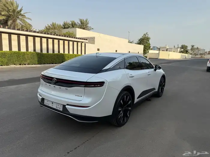 تويوتا كراون ماجستنا 2023 شبه جديد 8